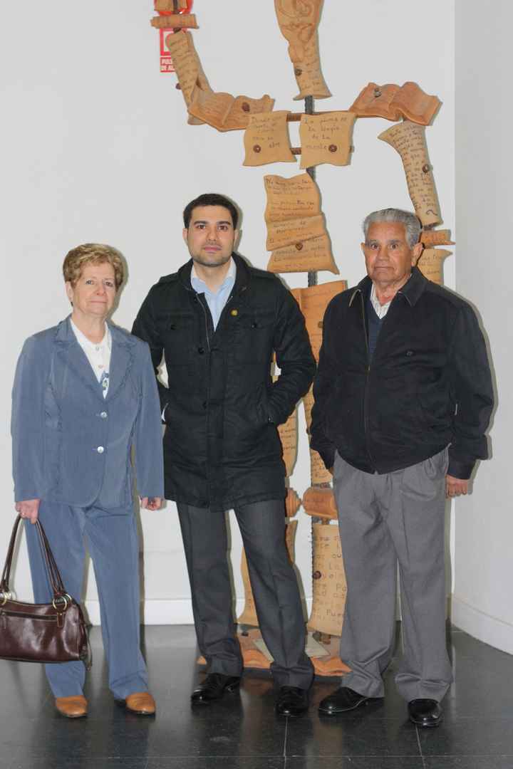 mi chico con sus padres