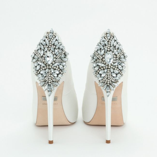 mas zapatos.............