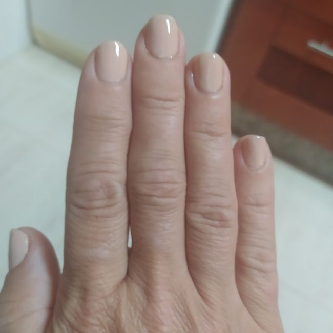 Si hoy te casaras... ¿De qué color sería tu manicura? 😏 5