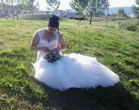 Novias que deseamos el típico vestido de novia de princesa con cola largaaa - 1