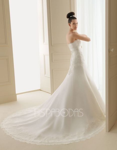 Modelo iría de luna novias 