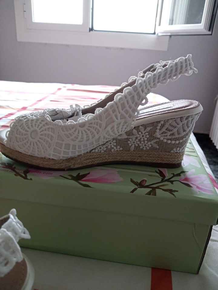 Que os parece mis zapatos. Quería algo cómodo para todo la noche - 2
