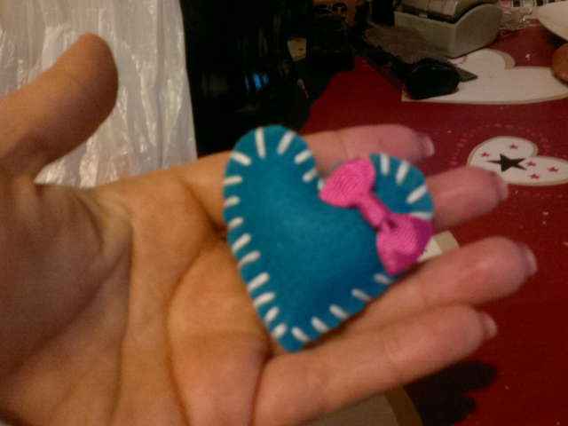 Broche para mis chicas del 13 de Julio!