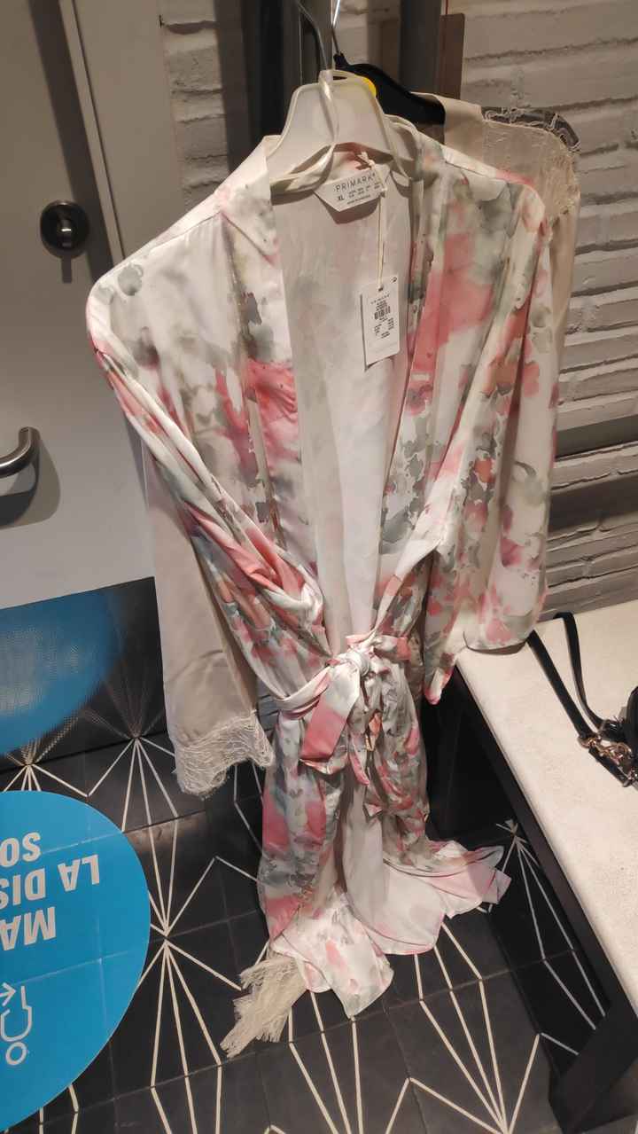 Kimono mientras preparan a la novia - 1