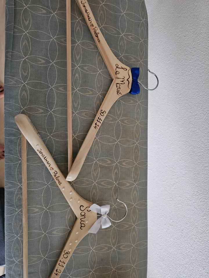 Las perchas de boda hechas a mano estoy súper feliz porque el resultado es súper precioso o eso veo 