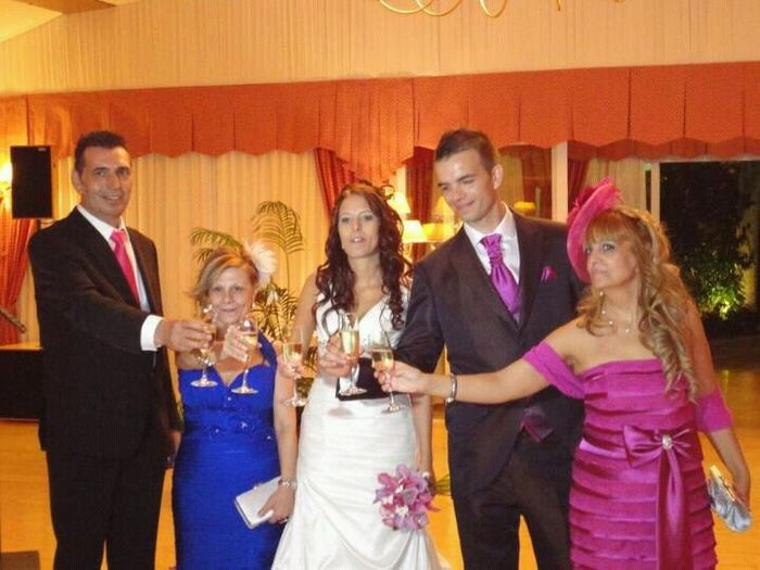 UN BRINDIS POR LOS INVITADOS