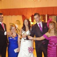 UN BRINDIS POR LOS INVITADOS