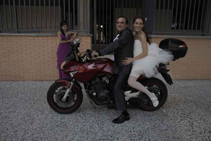 Novia en moto