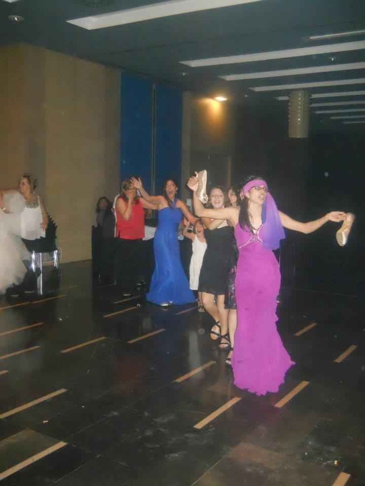 Mi hermana encabezando la conga