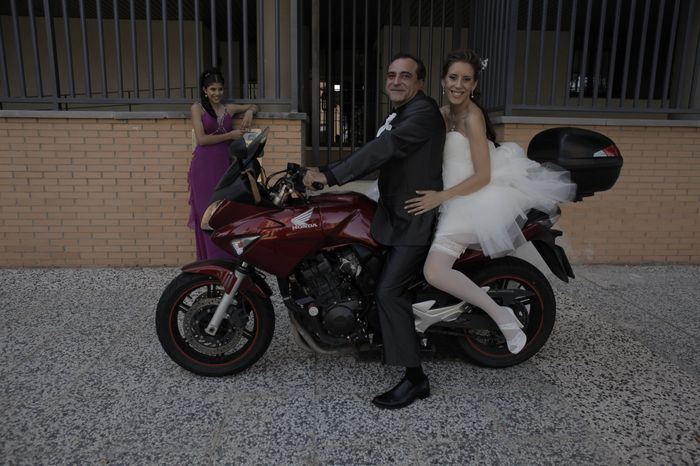 Novia en moto