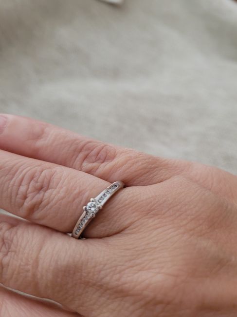 Derecha o izquierda: ¿en qué mano llevas tu anillo de pedida? 💍 6