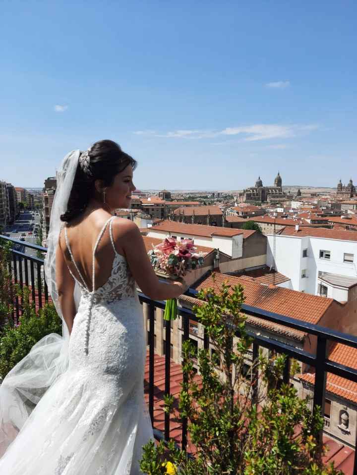 La espalda de tu vestido es... - 1