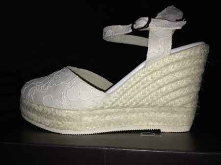 Alguien se ha comprado los zapatos baratitos - 2