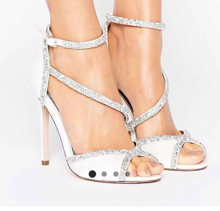 Mis tacones de novia son preciosos pero son muy incómodos... - 1