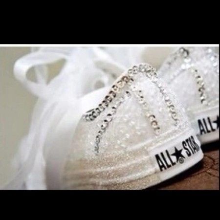Converse con brillantes y cordones de lazo