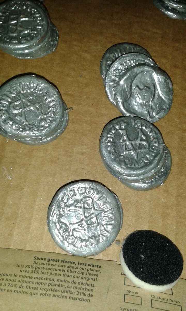 Así me entregó la chica aquella  mis monedas como veis no están muy bien y pegadas