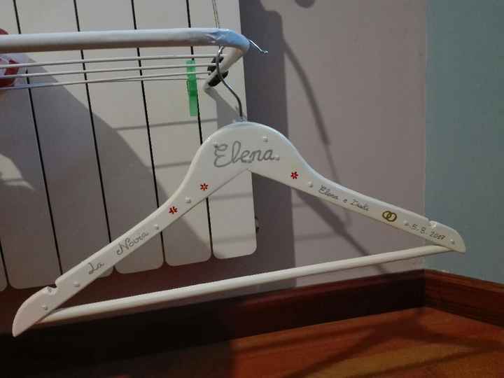 Mi primera manualidad. perchas!!! - 2