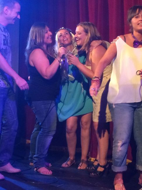 Cantando con la gente desconocidda jajaja