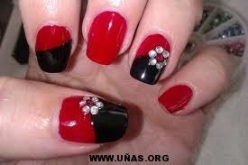 3.Uñas rojas