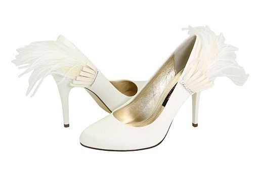 Zapatos con plumas