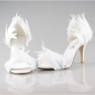 Zapatos con plumas