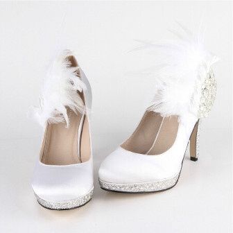 Zapatos con plumas