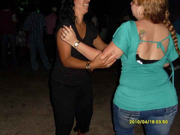 aqui bailando casino o salsa con mi mejor amiga