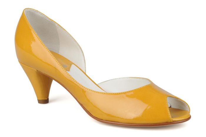 zapatos amarillos