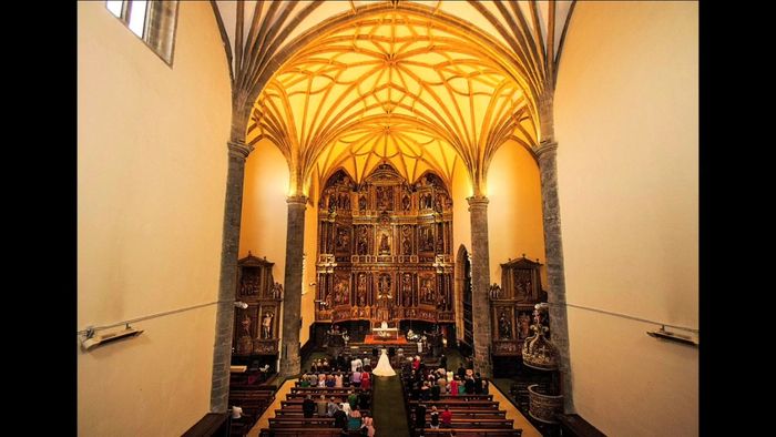 Por la iglesia