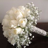 Bouquet de rosas blancas, una de las opciones que ofrecen para verano