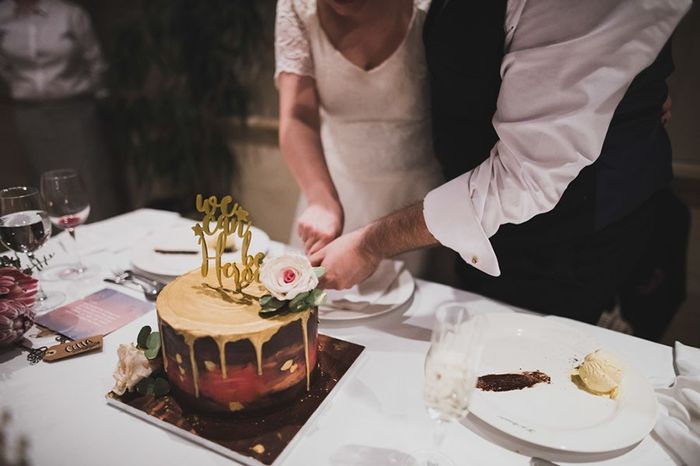 Nosotros solitos cortando la tarta