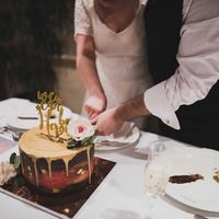 Nosotros solitos cortando la tarta