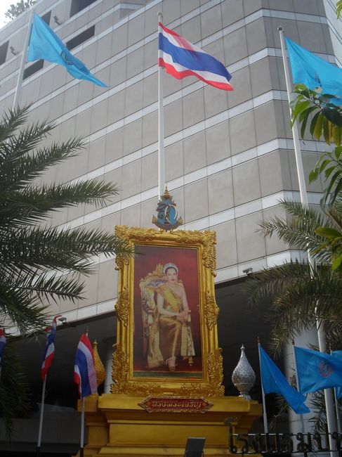 Honor a los reyes de Tailandia en Bangkok