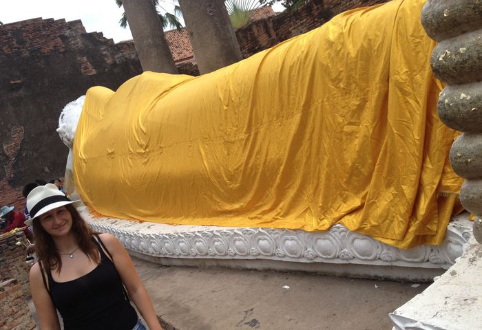 En el templo Wat Yai Chai Mongkol en Ayutthaya