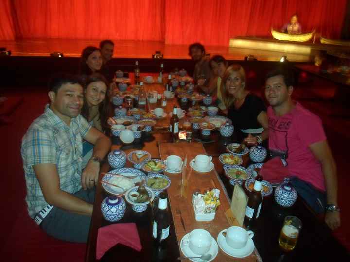 Cena tailandesa en el Silom Village Trade Center de Bangkok