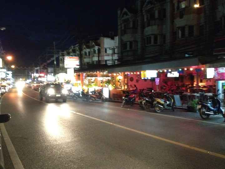 Karon Beach de noche en Phuket