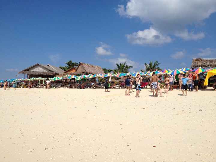 Playa la isla de Khai en Phi Phi Don