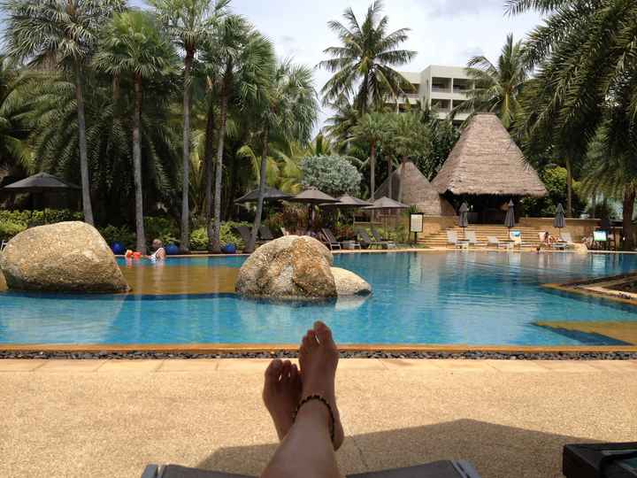 En la piscina del Mövenpick Resort 