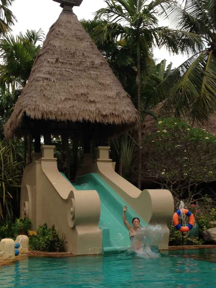 En la piscina del Mövenpick Resort 
