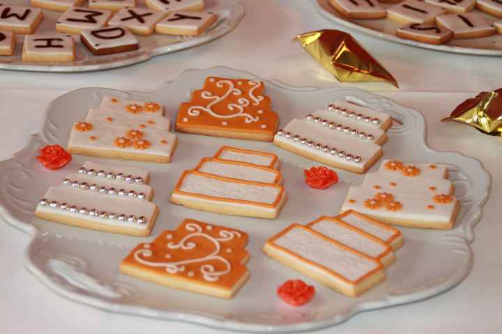 Galletas decoradas de la mesa de dulces