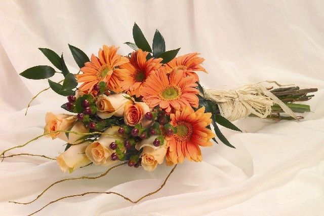 Ramo de gerbera y rosas