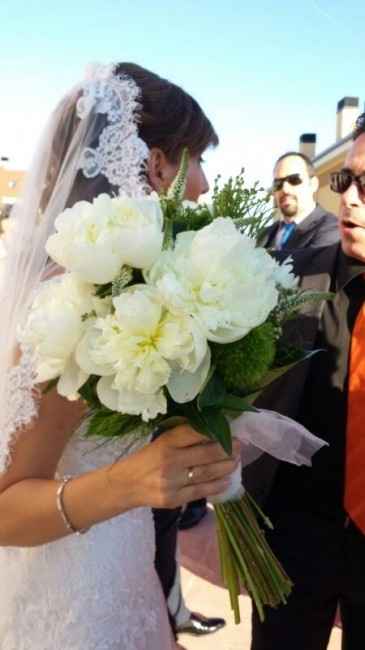 Ramo de Peonias con flores verdes