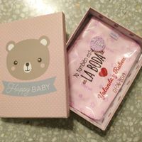 Y esto es lo que regalaremos a mis primos que están esperando un bebe, es un babero personalizado
