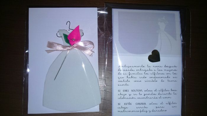 Alfileres para las invitadas - 1