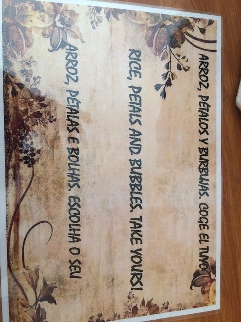cartel pétalos, arroz y pomperos