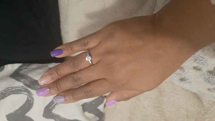 Derecha o izquierda: ¿en qué mano llevas tu anillo de pedida? 💍 - 1