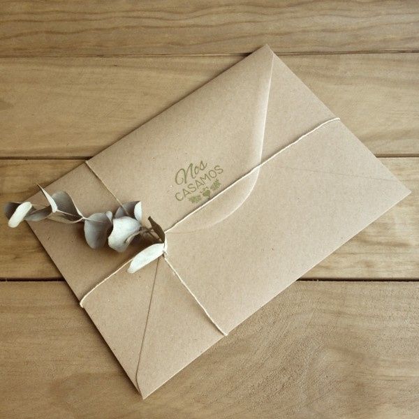 Cómo decorar los sobres de las invitaciones 2