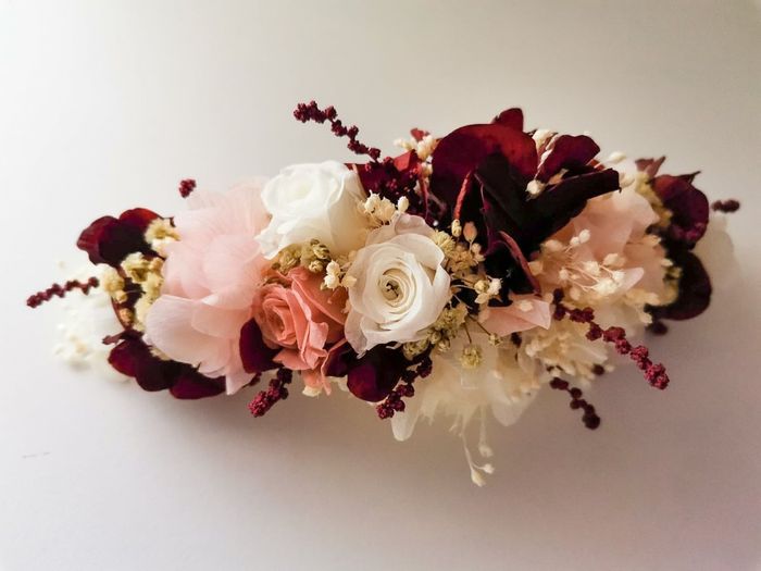 Opciones de tocados con flores preservadas 9