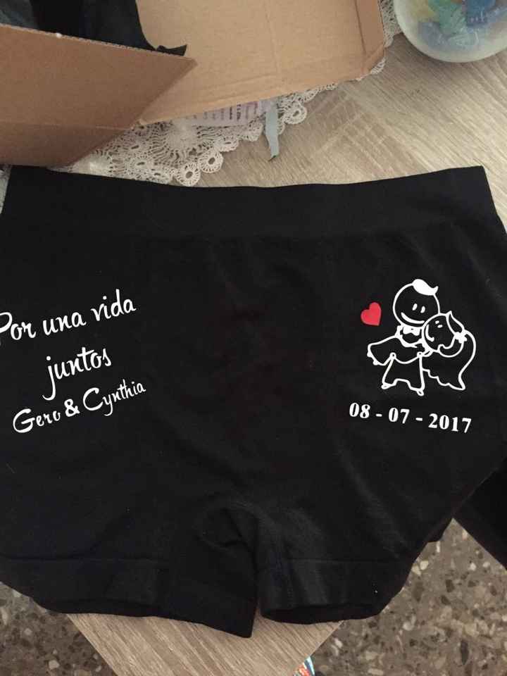 Que le regaló el día de la boda? - 1