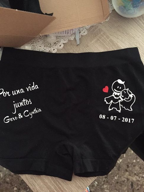 Que le regaló el día de la boda? - 1